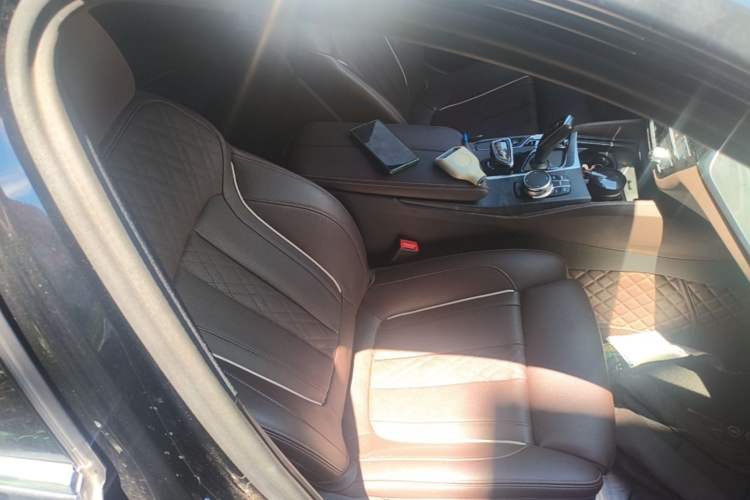 Used BMW 5 Series 2023 530Li Luxury Edition M Sport Package Right Front Seat