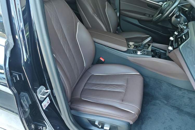 Used BMW 5 Series 2023 530Li Leading Model M Sport Package Right Front Seat