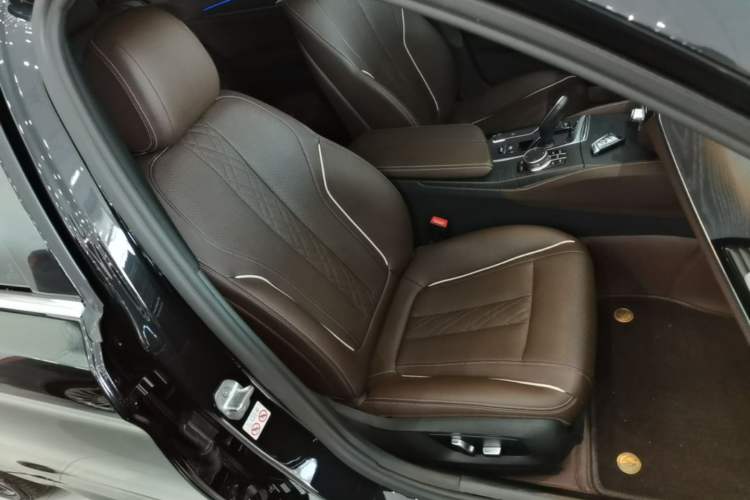 Used BMW 5 Series 2023 530Li Leading Model M Sport Package Right Front Seat