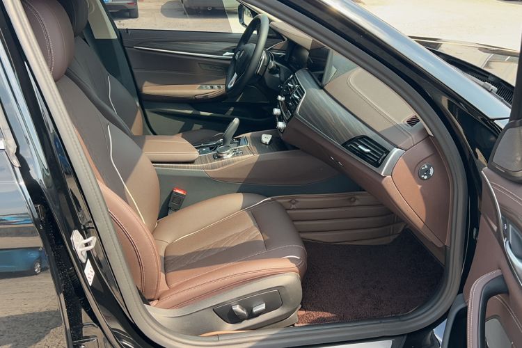 Used BMW 5 Series 2023 530Li Leading Edition Luxury Package Right Front Seat