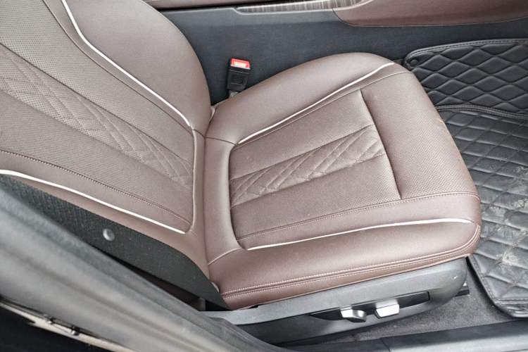 Used BMW 5 Series 2023 530Li Leading Edition Luxury Package Right Front Seat
