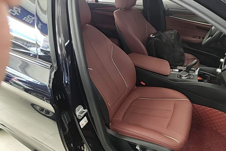 Used BMW 5 Series 2023 530Li Leading Model M Sport Package Right Front Seat