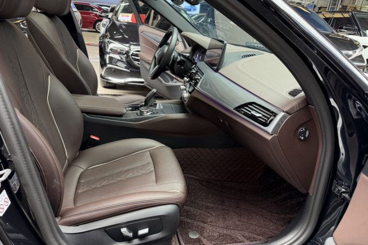 Used BMW 5 Series 2023 530Li Leading Model M Sport Package Right Front Seat
