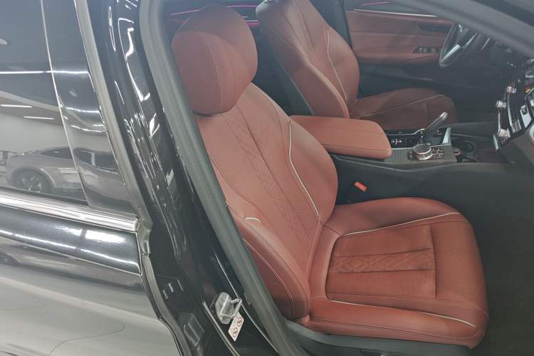 Used BMW 5 Series 2023 530Li Leading Model M Sport Package Right Front Seat