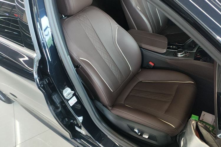 Used BMW 5 Series 2023 530Li Leading Model M Sport Package Right Front Seat
