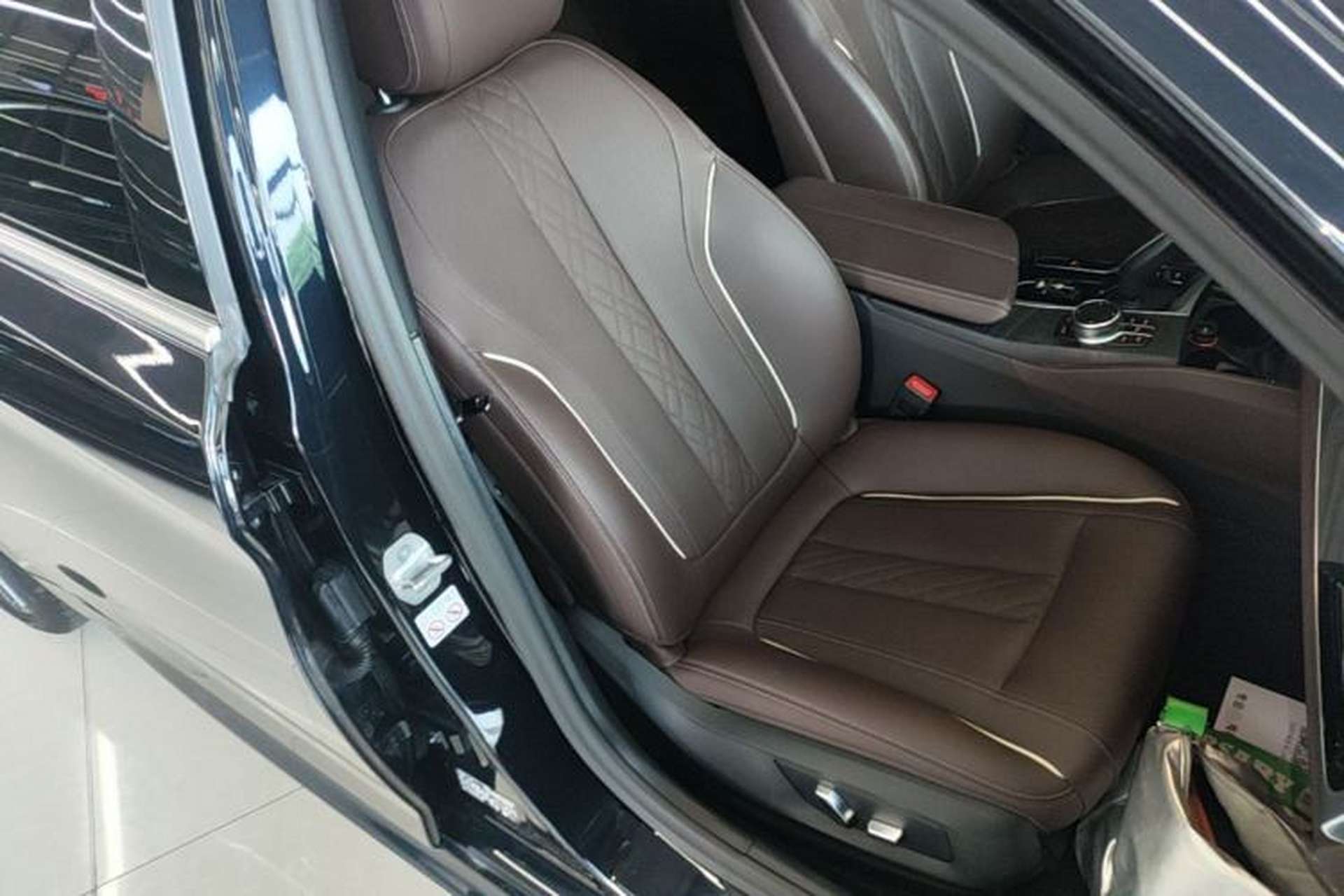 Used BMW 5 Series 2023 530Li Leading Model M Sport Package Right Front Seat