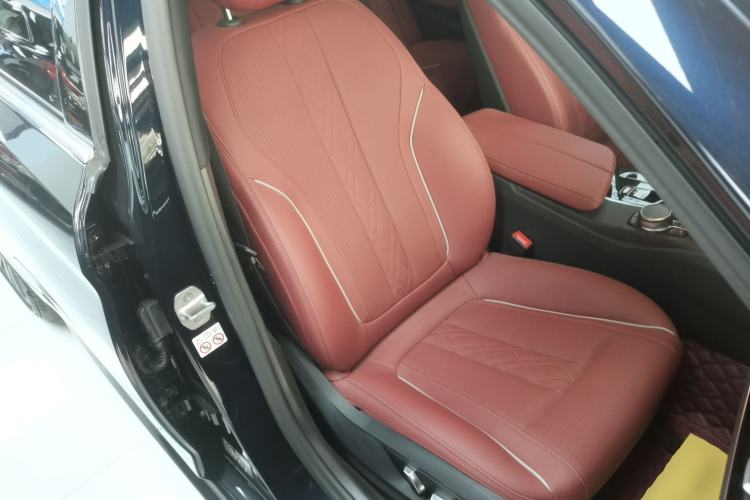 Used BMW 5 Series 2023 Restyled 530Li Leading Edition M Sport Package Right Front Seat