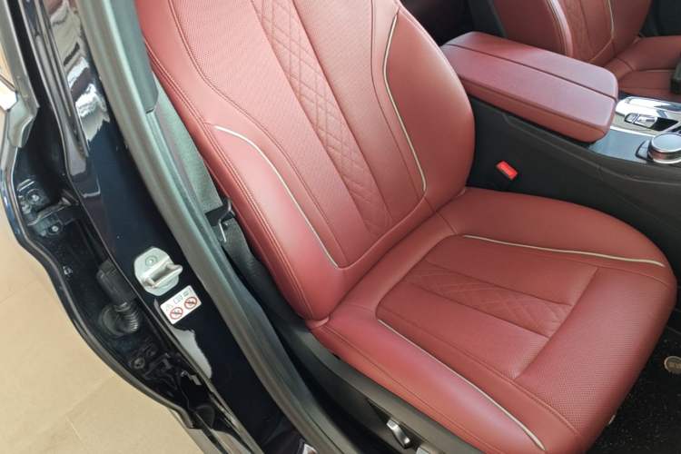 Used BMW 5 Series 2023 Restyled 530Li Leading Edition M Sport Package Right Front Seat