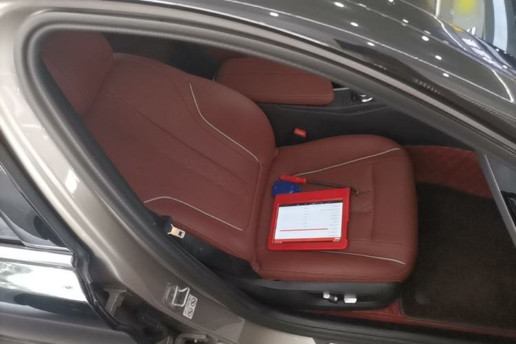 Used BMW 5 Series 2023 530Li Leading Model M Sport Package Right Front Seat