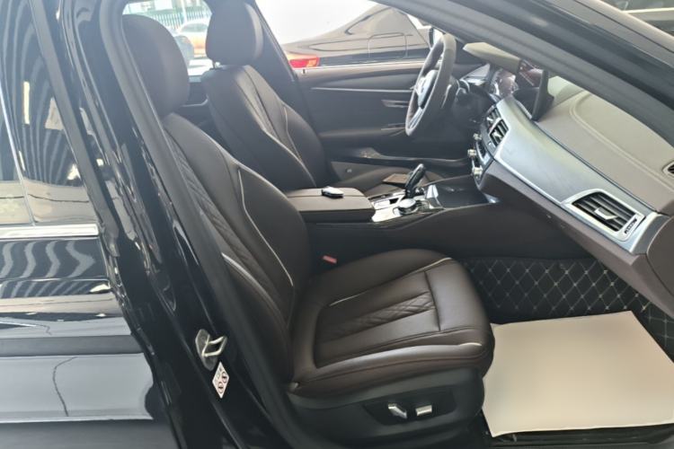 Used BMW 5 Series 2023 530Li Leading Model M Sport Package Right Front Seat