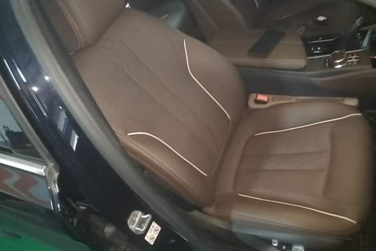 Used BMW 5 Series 2023 530Li Leading Model M Sport Package Right Front Seat