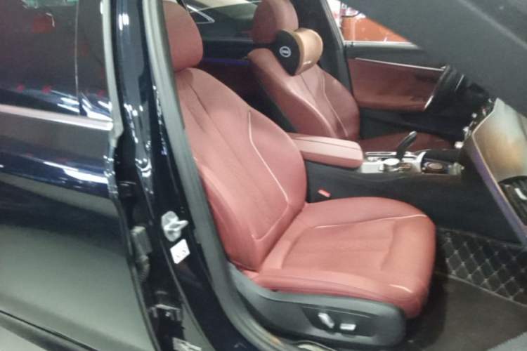Used BMW 5 Series 2023 Restyled 530Li Leading Edition M Sport Package Right Front Seat