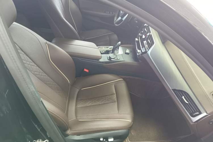 Used BMW 5 Series 2023 530Li Leading Model M Sport Package Right Front Seat