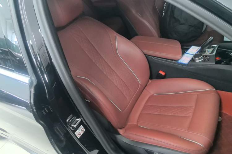 Used BMW 5 Series 2023 530Li Leading Model M Sport Package Right Front Seat