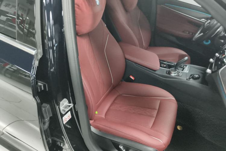 Used BMW 5 Series 2023 Restyled 530Li Leading Edition M Sport Package Right Front Seat