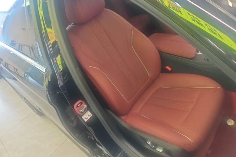 Used BMW 5 Series 2023 530Li Leading Model M Sport Package Right Front Seat