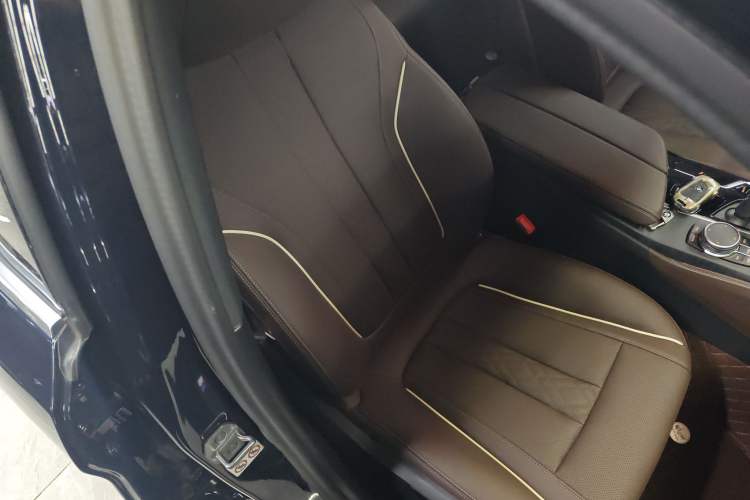 Used BMW 5 Series 2023 530Li Leading Model M Sport Package Right Front Seat