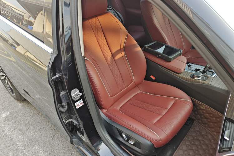Used BMW 5 Series 2023 530Li Leading Edition Luxury Package Right Front Seat