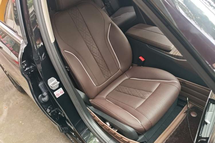 Used BMW 5 Series 2023 530Li Leading Edition Luxury Package Right Front Seat