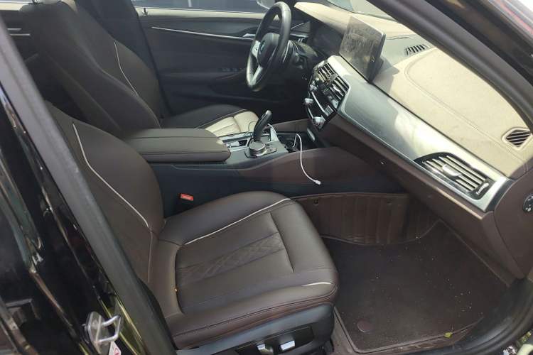 Used BMW 5 Series 2023 530Li Leading Model M Sport Package Right Front Seat