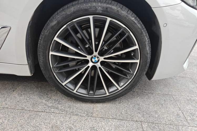 Used BMW 5 Series 2023 530Li Leading Model M Sport Package Right Front Wheel Hub