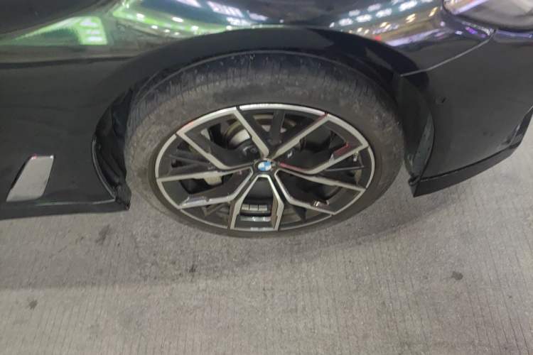 Used BMW 5 Series 2023 530Li xDrive M Sport Package Right Front Wheel Hub