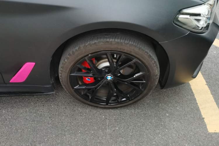 Used BMW 5 Series 2023 530Li Luxury Edition M Sport Package Right Front Wheel Hub