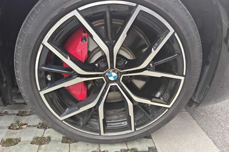 Used BMW 5 Series 2023 530Li Luxury Edition M Sport Package Right Front Wheel Hub