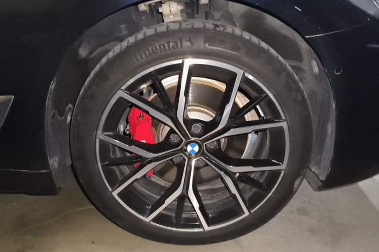 Used BMW 5 Series 2023 Restyled 530Li Luxury Edition M Sport Package Right Front Wheel Hub
