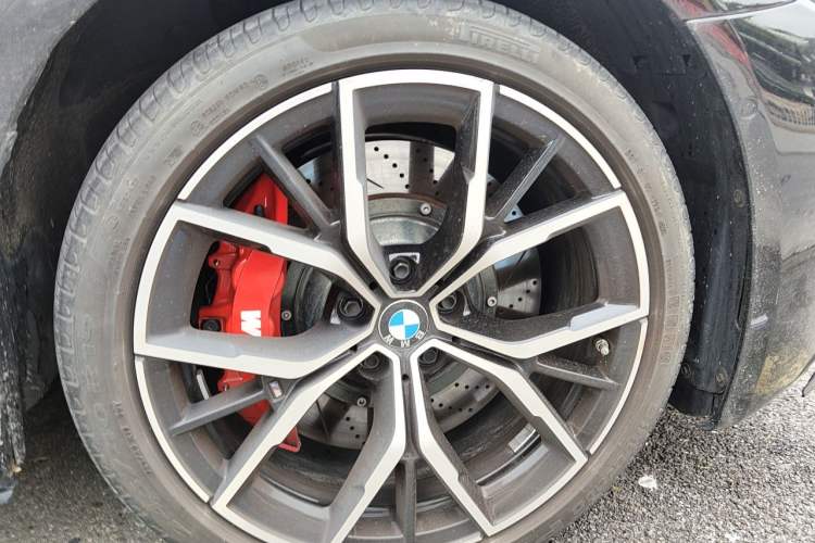 Used BMW 5 Series 2023 530Li Luxury Edition M Sport Package Right Front Wheel Hub