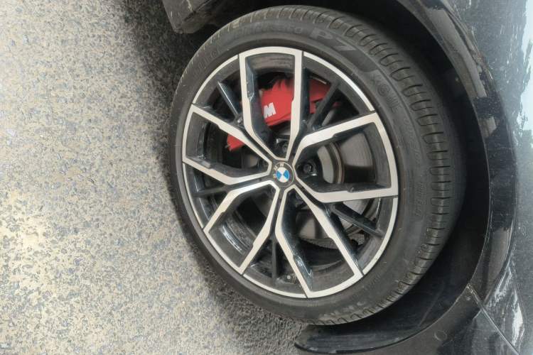 Used BMW 5 Series 2023 530Li Luxury Edition M Sport Package Right Front Wheel Hub