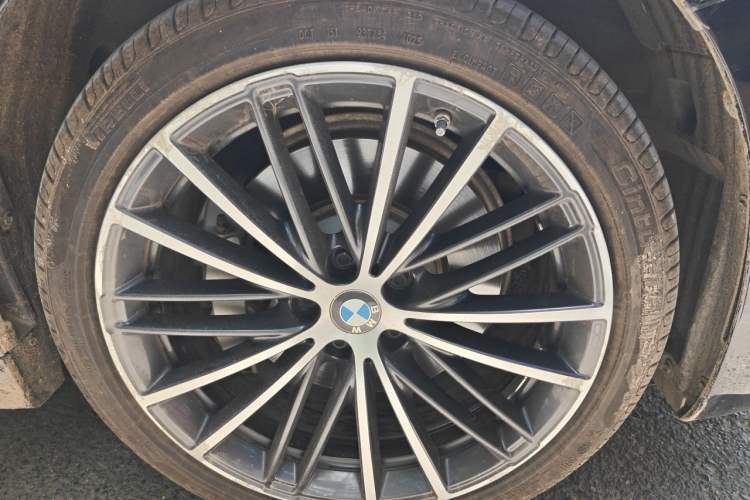 Used BMW 5 Series 2023 530Li xDrive M Sport Package Right Front Wheel Hub
