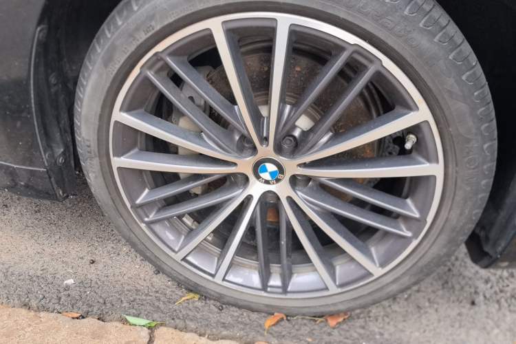 Used BMW 5 Series 2023 530Li Leading Model M Sport Package Right Front Wheel Hub