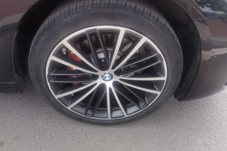 Used BMW 5 Series 2023 530Li xDrive M Sport Package Right Front Wheel Hub