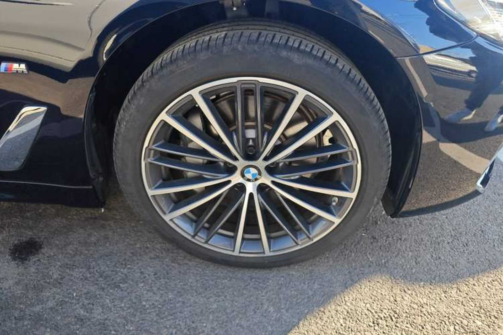 Used BMW 5 Series 2023 530Li Leading Model M Sport Package Right Front Wheel Hub