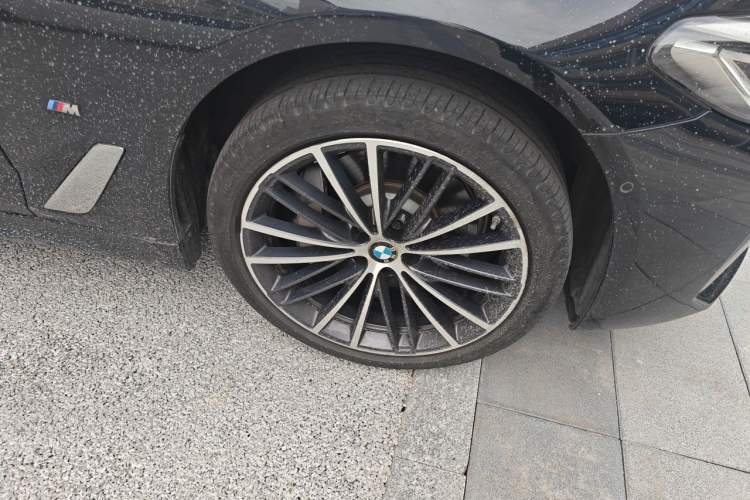 Used BMW 5 Series 2023 530Li Leading Model M Sport Package Right Front Wheel Hub