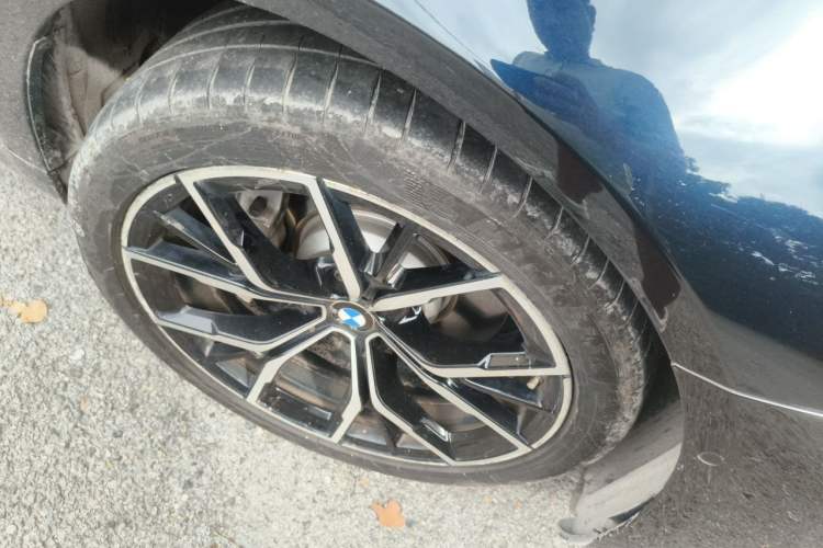 Used BMW 5 Series 2023 530Li Luxury Edition M Sport Package Right Front Wheel Hub