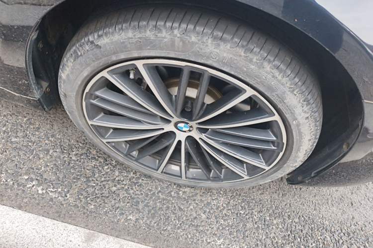 Used BMW 5 Series 2023 530Li Leading Model M Sport Package Right Front Wheel Hub