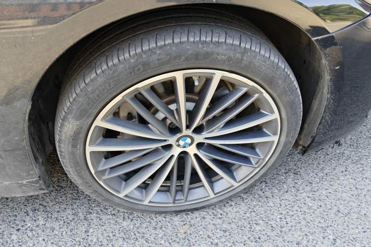 Used BMW 5 Series 2023 530Li Leading Model M Sport Package Right Front Wheel Hub
