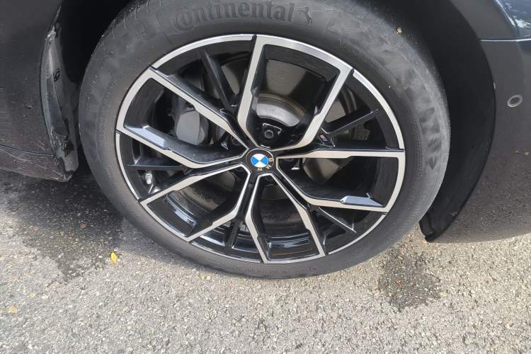 Used BMW 5 Series 2023 530Li Luxury Edition M Sport Package Right Front Wheel Hub