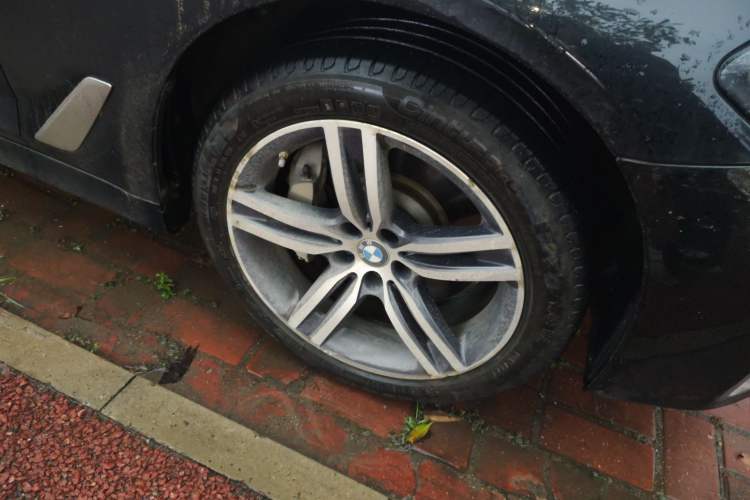 Used BMW 5 Series 2023 530Li Leading Edition Luxury Package Right Front Wheel Hub