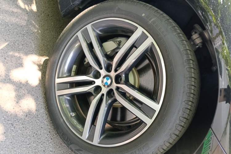Used BMW 5 Series 2023 530Li Leading Edition Luxury Package Right Front Wheel Hub
