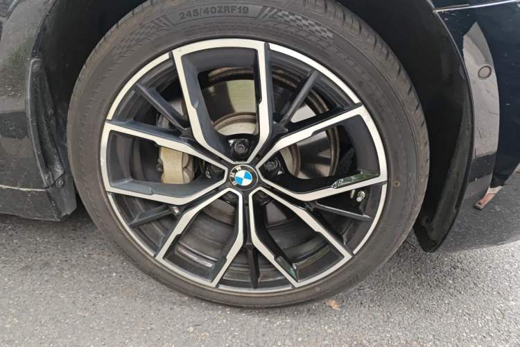 Used BMW 5 Series 2023 530Li Luxury Edition M Sport Package Right Front Wheel Hub