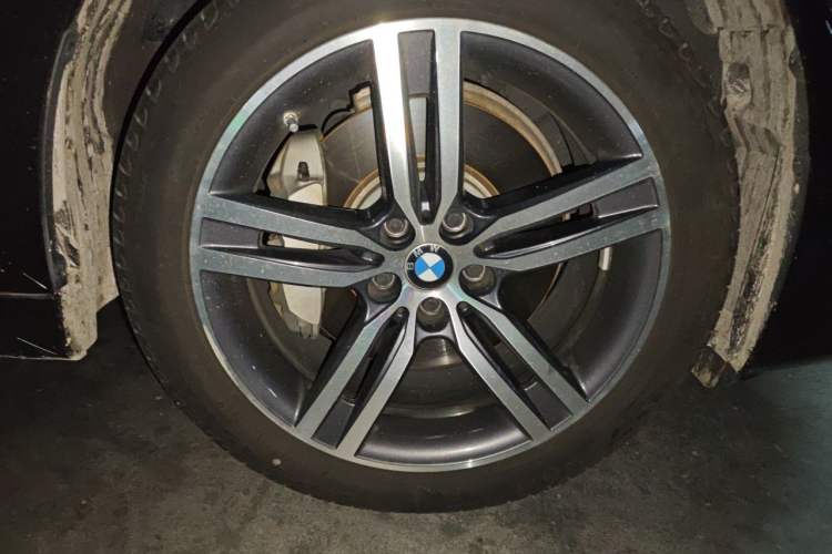 Used BMW 5 Series 2023 530Li Leading Model M Sport Package Right Front Wheel Hub