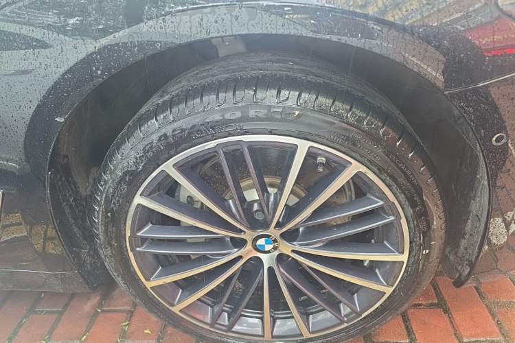 Used BMW 5 Series 2023 530Li Leading Model M Sport Package Right Front Wheel Hub