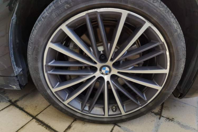 Used BMW 5 Series 2023 530Li Leading Model M Sport Package Right Front Wheel Hub