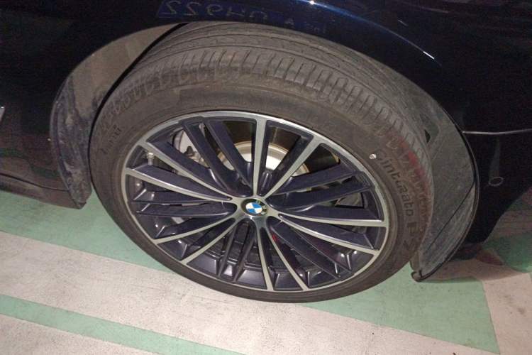 Used BMW 5 Series 2023 530Li Leading Model M Sport Package Right Front Wheel Hub
