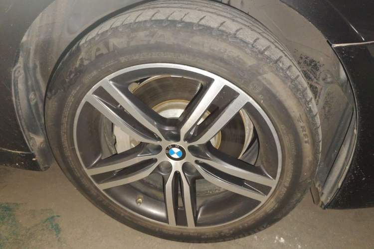 Used BMW 5 Series 2023 530Li Leading Edition Luxury Package Right Front Wheel Hub