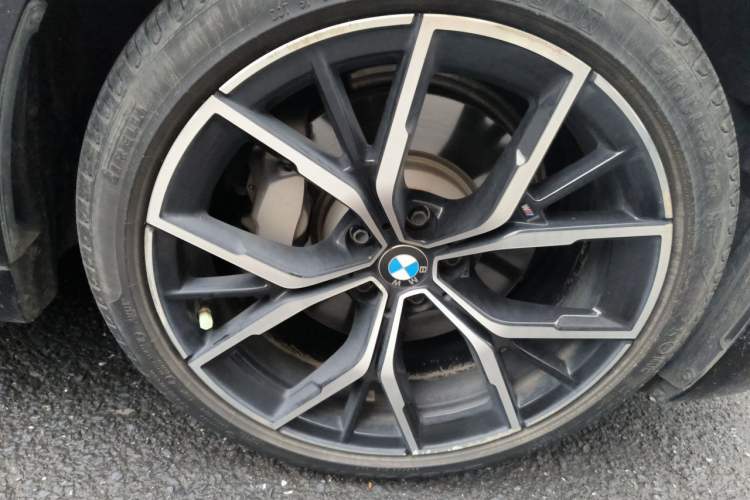 Used BMW 5 Series 2023 Restyled 530Li Luxury Edition M Sport Package Right Front Wheel Hub
