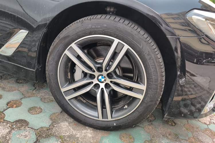Used BMW 5 Series 2023 530Li Leading Edition Luxury Package Right Front Wheel Hub